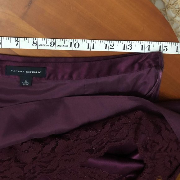 Banana Republic plum silk & lace skirt size 6 - Picture 3 of 3
